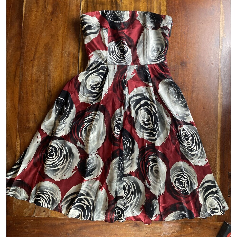 Laundry by Shelli Segal Dress Strapless with pleats red black silver Roses 2 - Picture 11 of 12